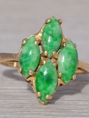 Vintage Jade Ring in 14k Yellow Gold